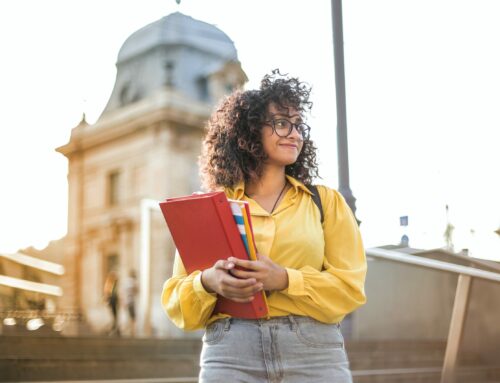 5 Ways Social Programs and Scholarships Help Health Professionals Continue Their Education